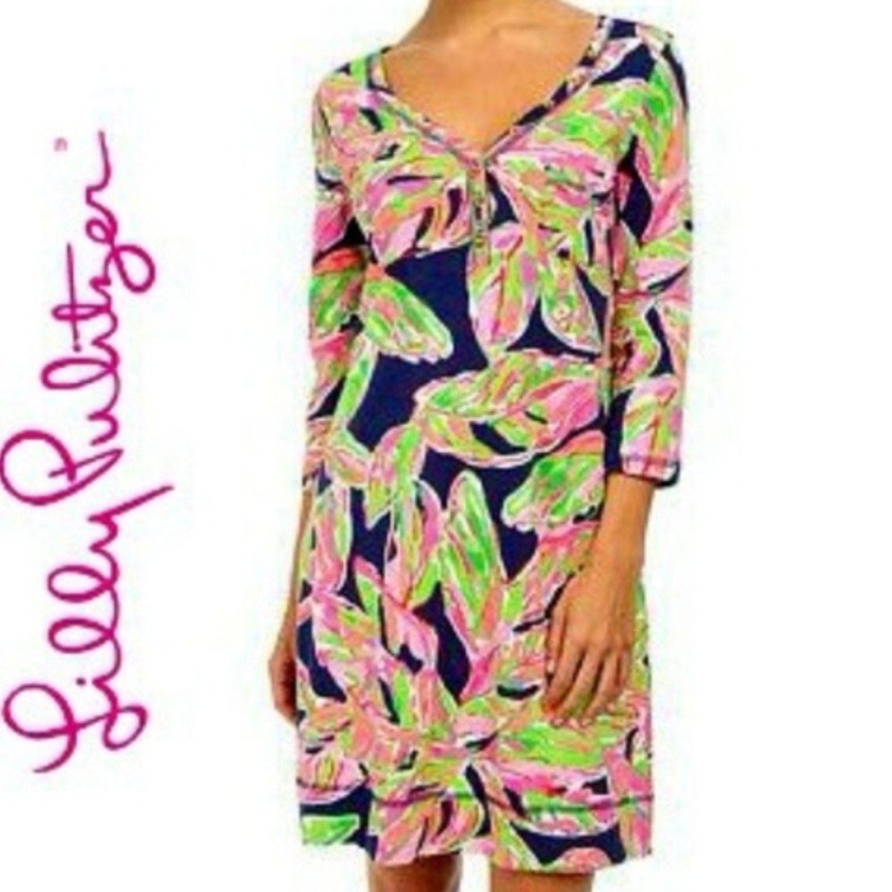 Beautiful Lilly with gold button detail!